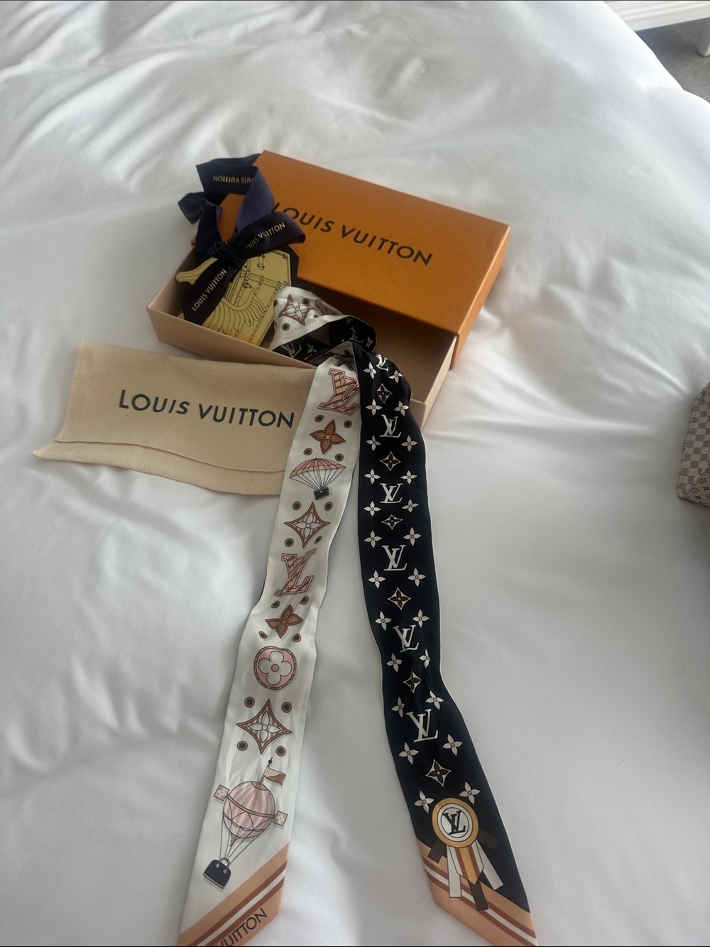 Louis Vuitton Two-Tone Monogram Silk Twilly Bandeau / Scarf - Black & White pink - Picture 2 of 5